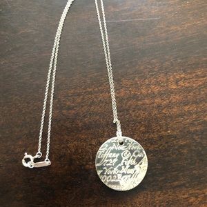 TIFFANY & CO. Fifth Avenue Script Wavy Notes Necklace